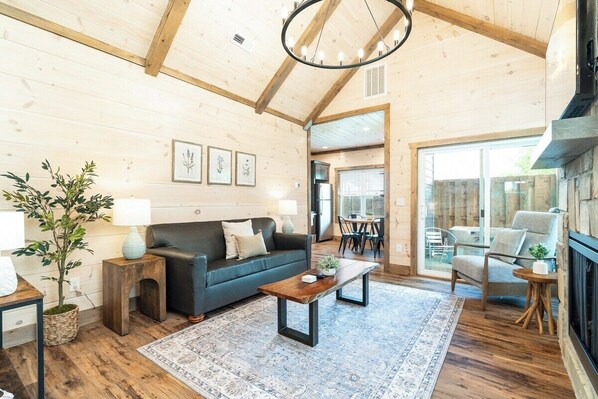 Televisión y chimenea