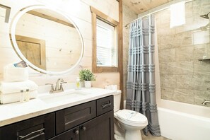 Douche, séchoir à cheveux, serviettes fournies