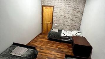 Chambre Double Classique pour 1 personne | Couette en duvet d'oie, décoration personnalisée, bureau, Wi-Fi gratuit