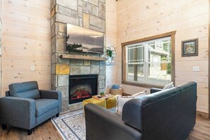 Televisión y chimenea 