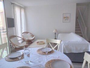 2 chambres, fer et planche à repasser, Wi-Fi, draps fournis