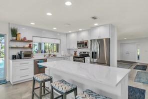 Fridge, microwave, oven, stovetop - Chez Flamingo I Walk to Beach I Pet Friendly (Marco Island)