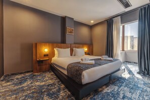 Premium bedding, Tempur-Pedic beds, minibar, desk - Hotel Splendid Tbilisi (Tbilisi)