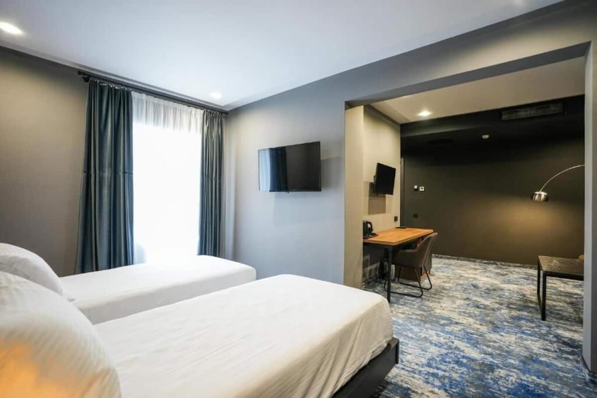 Deluxe Twin Room | Premium bedding, Tempur-Pedic beds, soundproofing, free WiFi