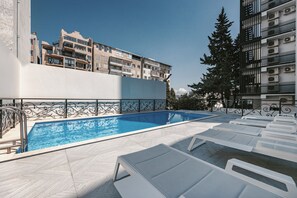 Outdoor pool - Hotel Splendid Tbilisi (Tbilisi)
