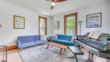 House (4 Bedrooms) | Interior