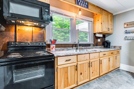 House (2 Bedrooms) | Interior