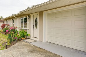 Interior - Private Hot Tub & Grill: Avon Park Getaway! (Avon Park)