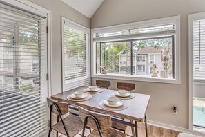 Interior - 1 Block to Beach: Myrtle Beach Condo w/ Pool! (Myrtle Beach)