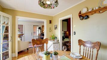 House (5 Bedrooms) | Interior