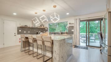 House (4 Bedrooms) | Front of property