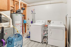 House (2 Bedrooms) | Interior