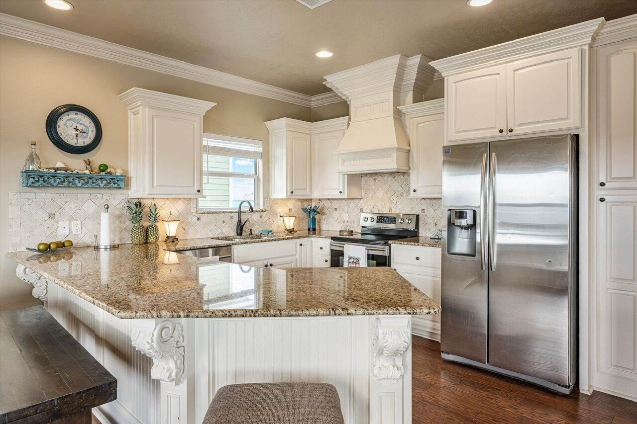 Fridge, microwave, dishwasher, coffee/tea maker