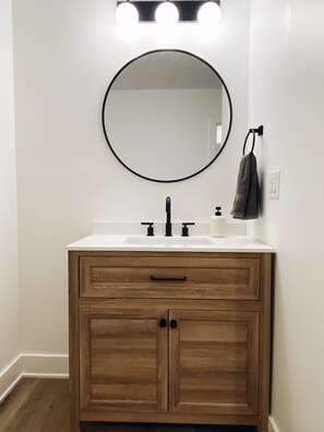 Shower, hair dryer, towels, soap - [New!] Luxurious Lake Front Getaway!  (Wawaka)