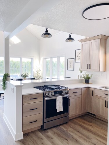 [New!] Luxurious Lake Front Getaway! 