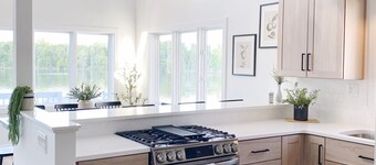 [New!] Luxurious Lake Front Getaway! 