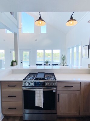 Fridge, microwave, oven, stovetop - [New!] Luxurious Lake Front Getaway!  (Wawaka)