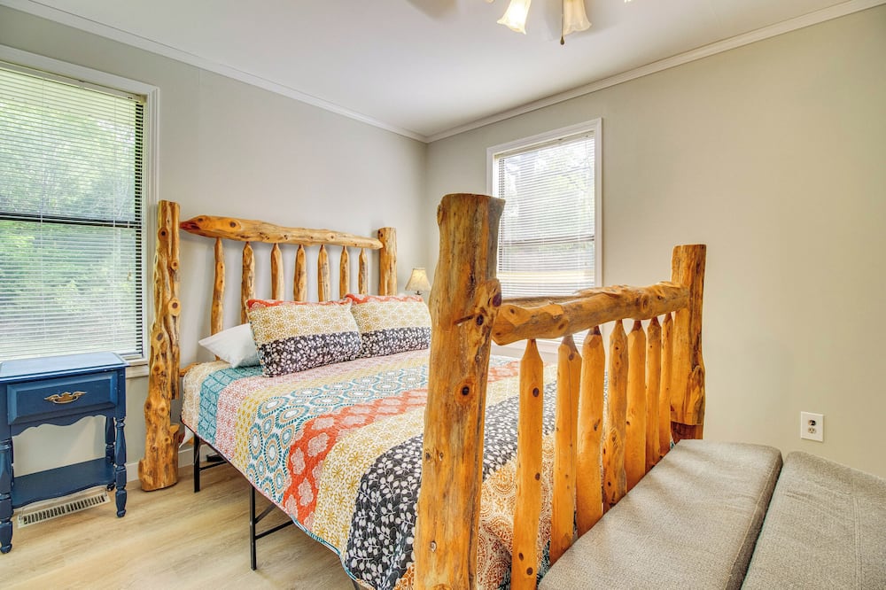 Spacious Mountain Home Retreat Near Norfork Lake! - Norfork Lake, AR