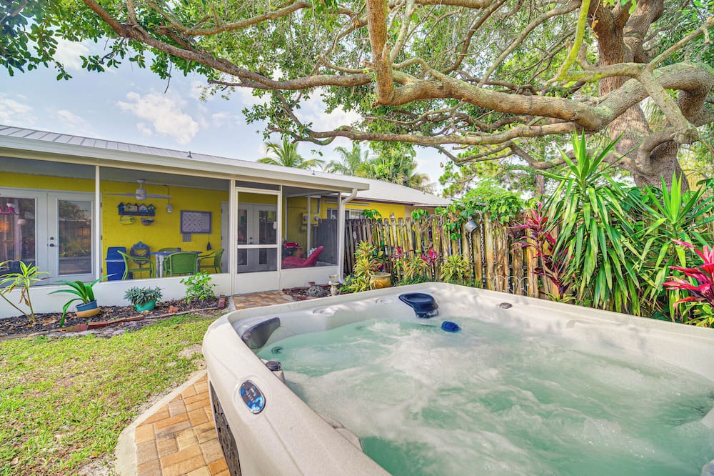 Hobe Sound Villa w/ Screened Porch: 4 Mi to Beach - Loxahatchee River, FL