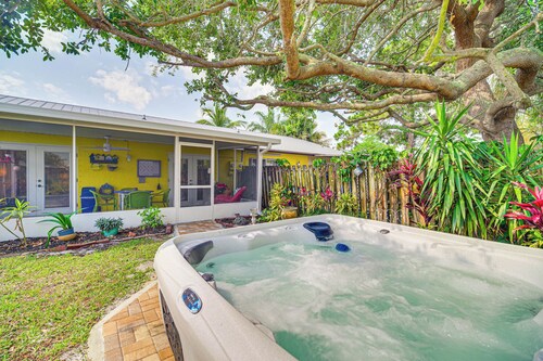 Hobe Sound Villa w/ Screened Porch: 4 Mi to Beach