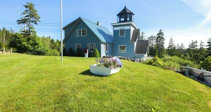 4 Mi to Acadia Trails: Coastal Maine Home w/ Deck