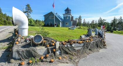 4 Mi to Acadia Trails: Coastal Maine Home w/ Deck
