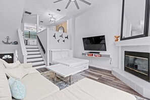 テレビ、書斎 / ワークスペース