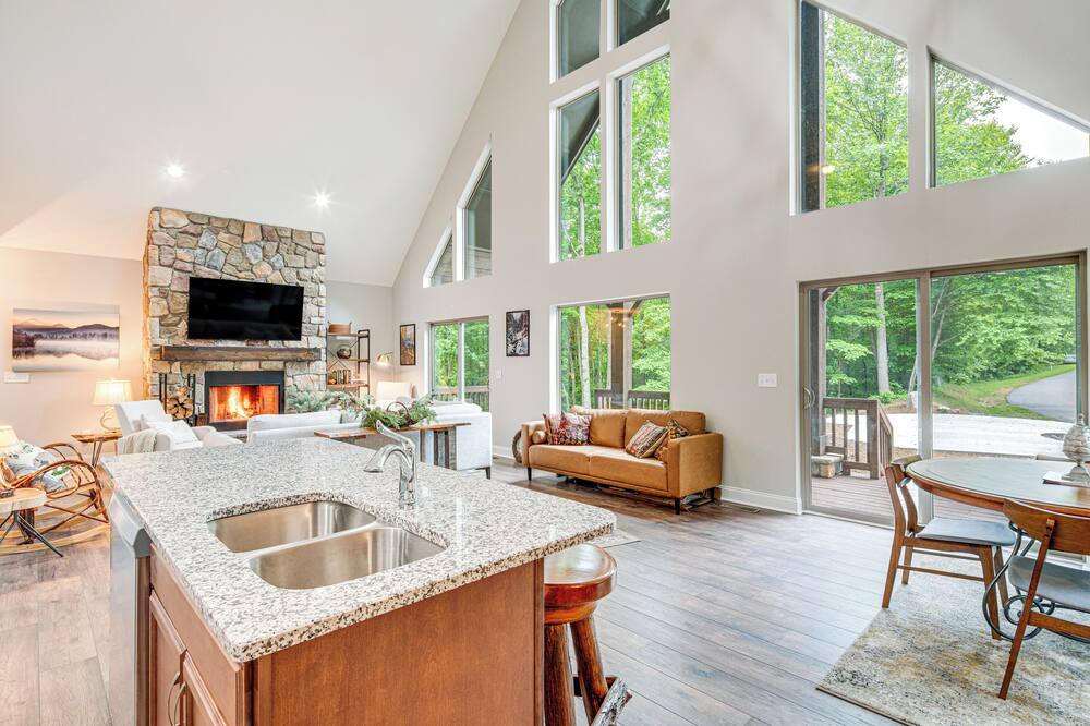Cabin Rental Near Black Mountain: Fire Pit & Grill - Black Mountain, NC