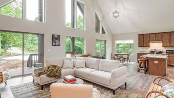 House (3 Bedrooms) | Interior