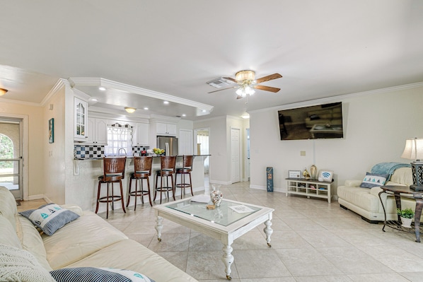 House (3 Bedrooms) | Interior