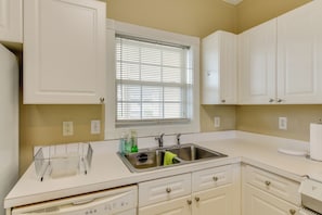 Apartment (2 Bedrooms) | Interior - Charming Condo w/ Balcony, 1 Mi to UNC Charlotte! (Charlotte)