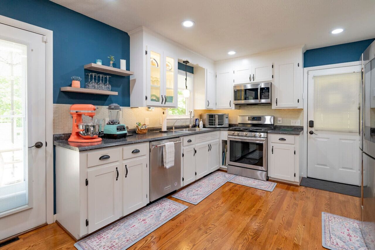 Refrigerador, microondas, horno y parrilla de estufa 