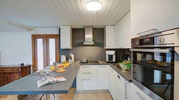 Kühlschrank, Ofen, Herdplatte, Geschirrspüler