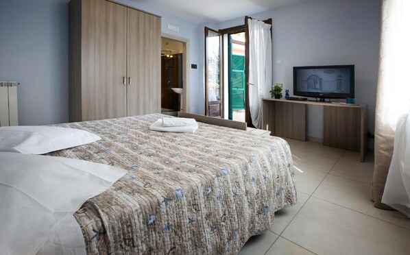 書桌、筆電工作空間、免費無線上網