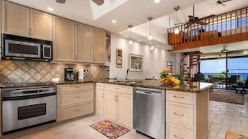 Fridge, oven, stovetop, coffee/tea maker