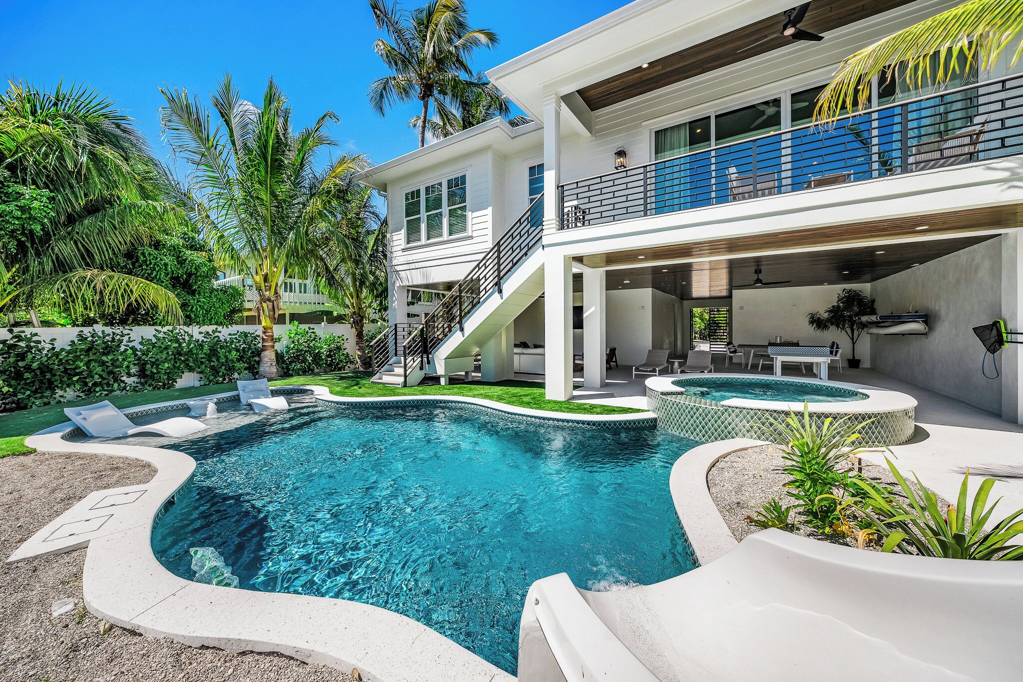 Waterfront Home, Pool, Waterslide, Games! - Siesta Serenity