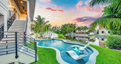 Waterfront Home, Pool, Waterslide, Games! - Siesta Serenity