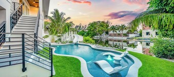 Waterfront Home, Pool, Waterslide, Games! - Siesta Serenity