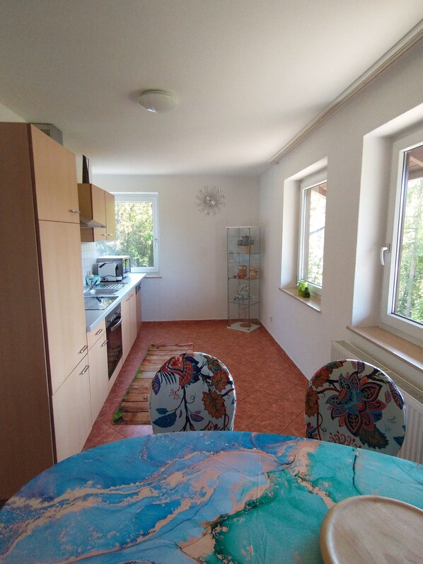 Fridge, microwave, oven, stovetop