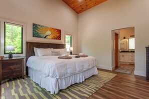 3 bedrooms, iron/ironing board, free WiFi, bed sheets - The Cove | Brand new Smoky Mtn Cabin on Lake Fontana! (Bryson City)
