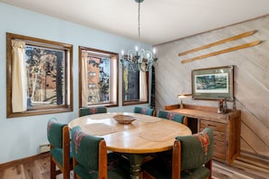 Dining - Cozy Condo; Walk to town, Slopes or Hiking (Breckenridge)