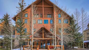 Condo, 2 Bedrooms | Exterior