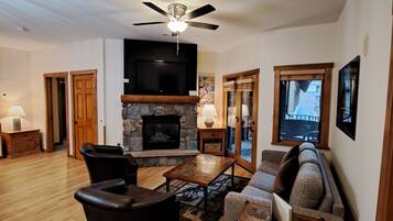 Condo, 2 Bedrooms | Living area | Streaming services