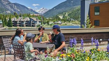 Condo, 2 Bedrooms | Property grounds