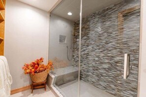 Condo, 4 Bedrooms | Bathroom | Towels - Strawberry Park #605 4 Bedroom Condo by RedAwning (Avon)