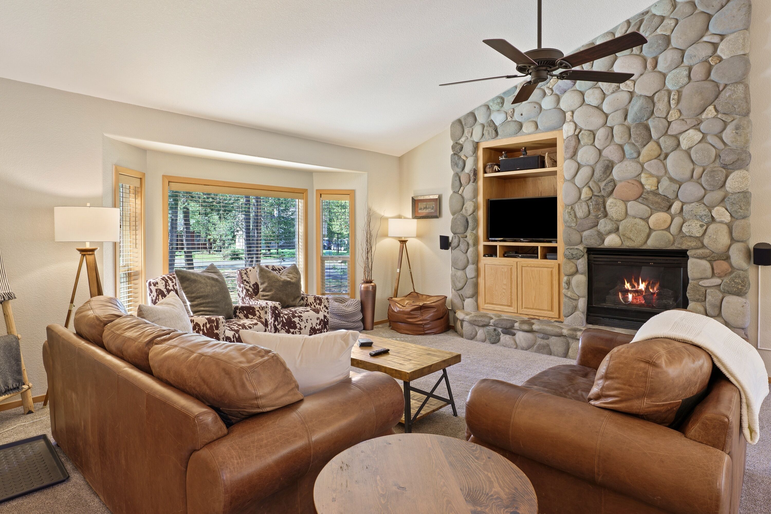 House, 4 Bedrooms | Living area