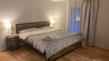 3 bedrooms, iron/ironing board, WiFi, bed sheets