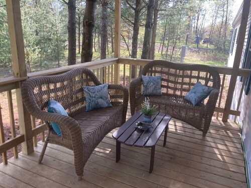 Remodeled cabin close to Castle Rock and Petenwell Lake, w/firepit, pet friendly