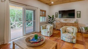 House, 2 Bedrooms | Living area