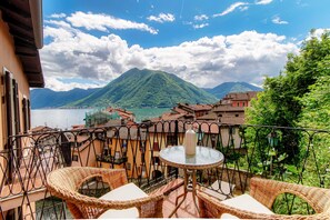 Apartment, Lake View | 3 bedrooms, premium bedding, down comforters, iron/ironing board - Casa Fortuna (Argegno)